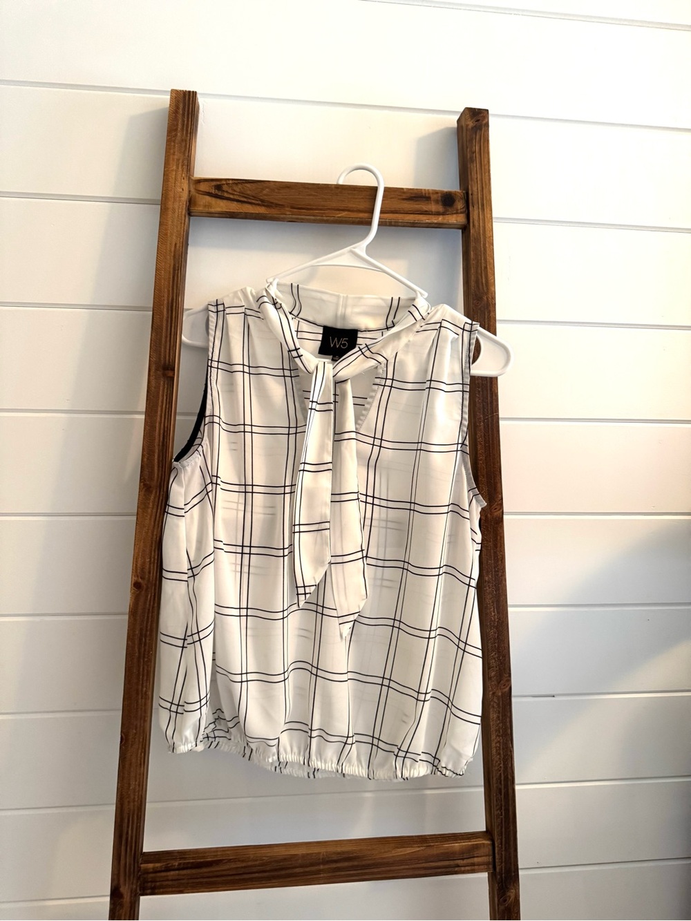 W5 White Plaid Tie-Neck Sleeveless Camisole
